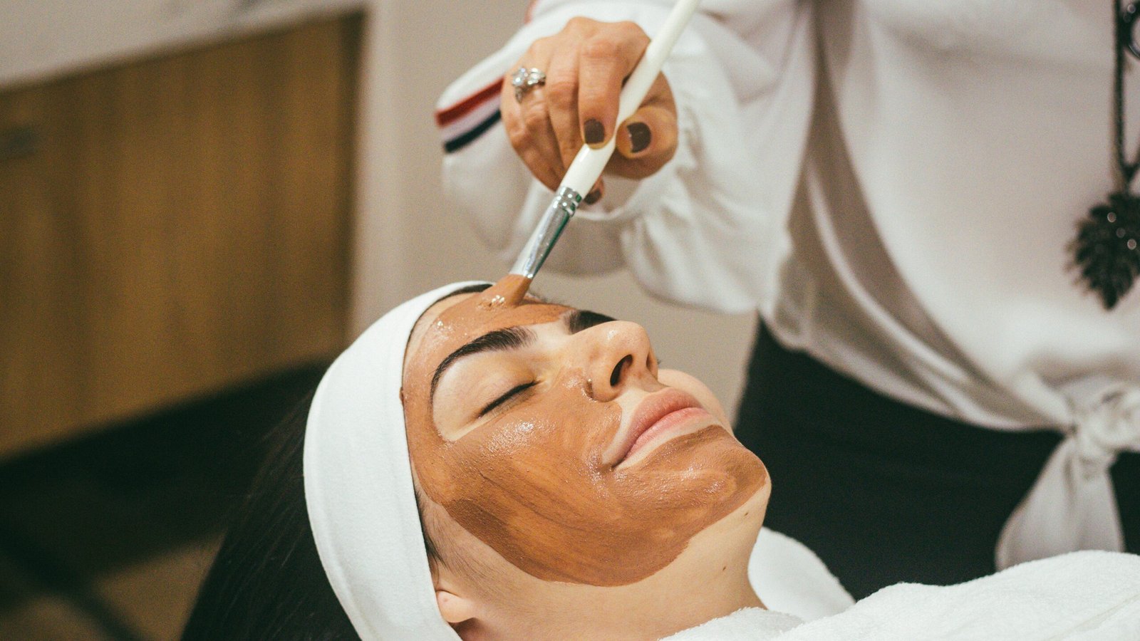 Mana paling memberi benefit antara Wash-off Mask dan Sheet Mask. (Rosa Rafael/Unsplash)