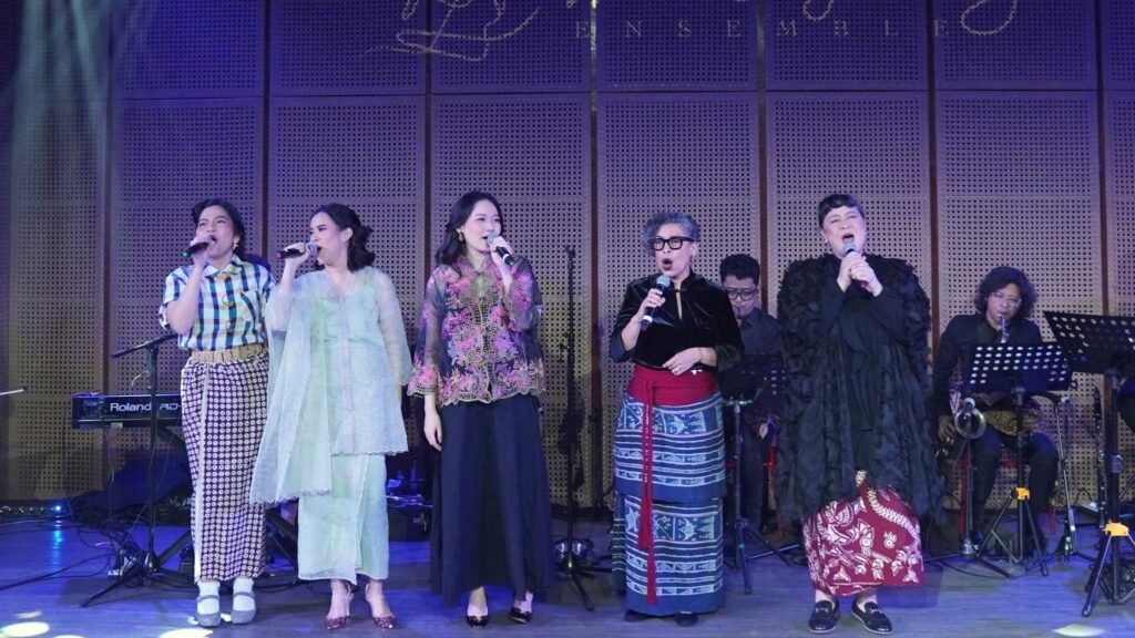 Lima perempuan penyanyi berkolaborasi pada gelaran Suara Wanita di Galeri Indonesia Kaya. (Galeri Indonesia Kaya)