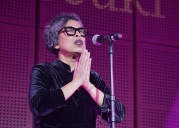 Ubiet Raseuki saat melantunkan lagu berjudul Mata Timur. (Galeri Indonesia Kaya)