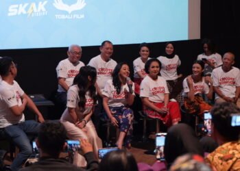 Asri Welas dan para cast Cocote Tonggo saat konferensi pers. (Cocote Tonggo)