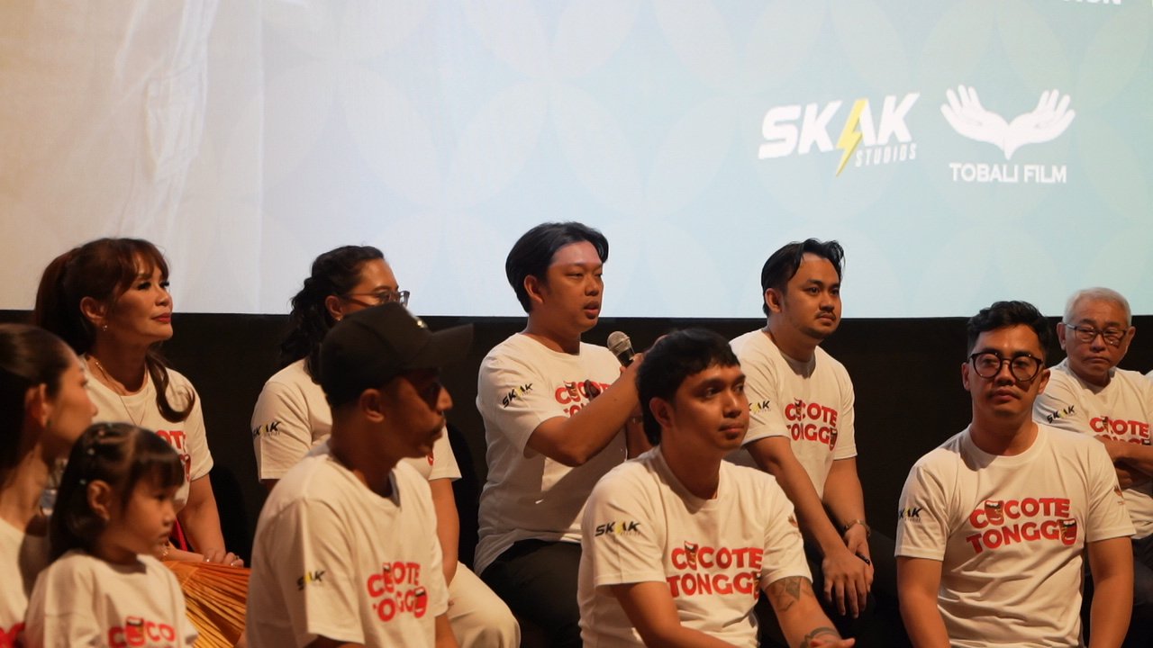 Bayu Skak dan para cast Cocote Tonggo saat konferensi pers. (Cocote Tonggo)