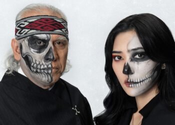 Iwan Fals dan Isyana Sarasvati berduet pada lagu Bunga Terakhir sebagai OST film Panji Tengkorak
