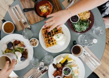 Ternyata laki-laki justru enggak gampang kena FOMO. (Foto: Unsplash/Ali Inay)